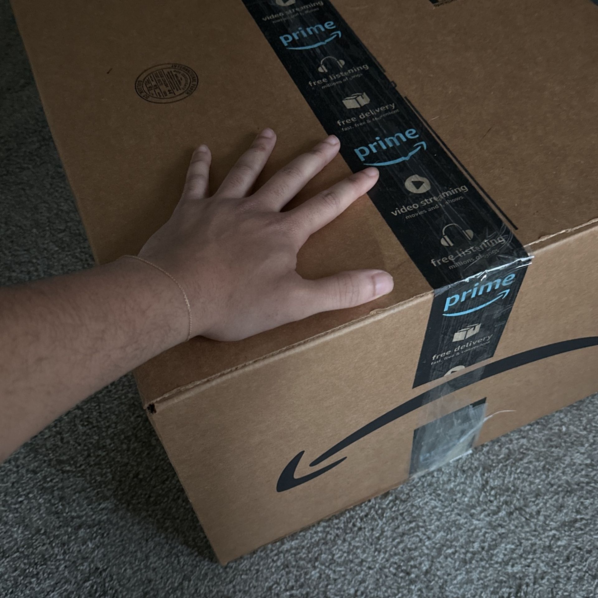 Clothing Mystery Box Size Large/Medium Tops, 33-36 Bottoms