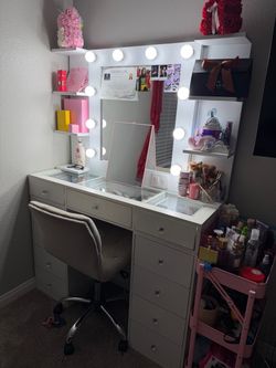 White Vanity Desk with Hollywood Mirror