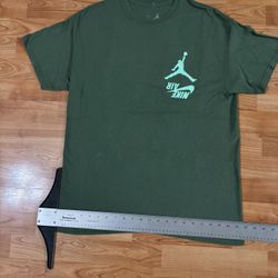 Travis Scott glow dark Jordan Air Jordan 1 Cactus Jack Highest Tee Sz L Green with light green Jumpman logo and 'AIR JORDAN' text #basketball #cactusj