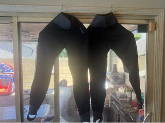 Wetsuit pants for surfing and wading; keeps you warm in the water. 🏄🏻‍♀️ EXOWEAR Women's Pants, Size 2 (XS). I also have the matching top.
