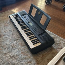 Yamaha PSR-E273 (61 Keys)