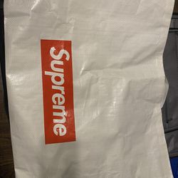 Supreme Reusable Bag for Sale in Los Angeles, CA - OfferUp