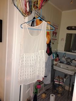 Sleeveless shirt