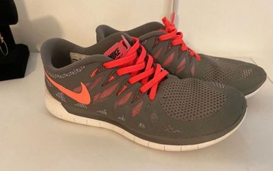 Women’s Nikes 7.5