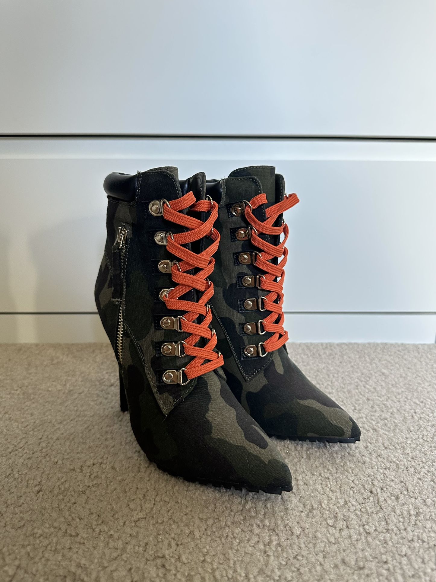 Camo print lace-up heeled boots