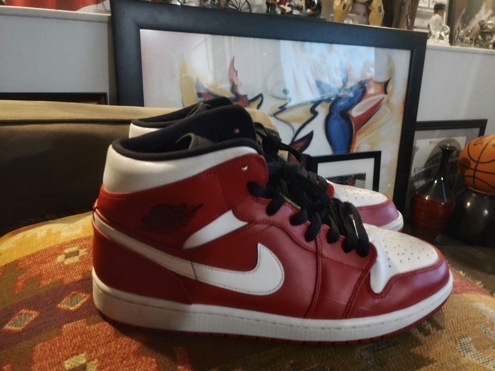 Air Jordan 1 Mid Gym  Red White Black Chicago Men Size 11.5 