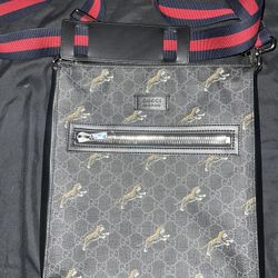 GG Men’s Black Messenger Bag