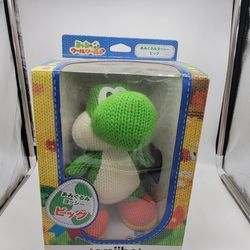 Large green yarn Yoshi Amiibo