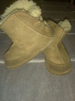 UGGS size de 2 a 4 años