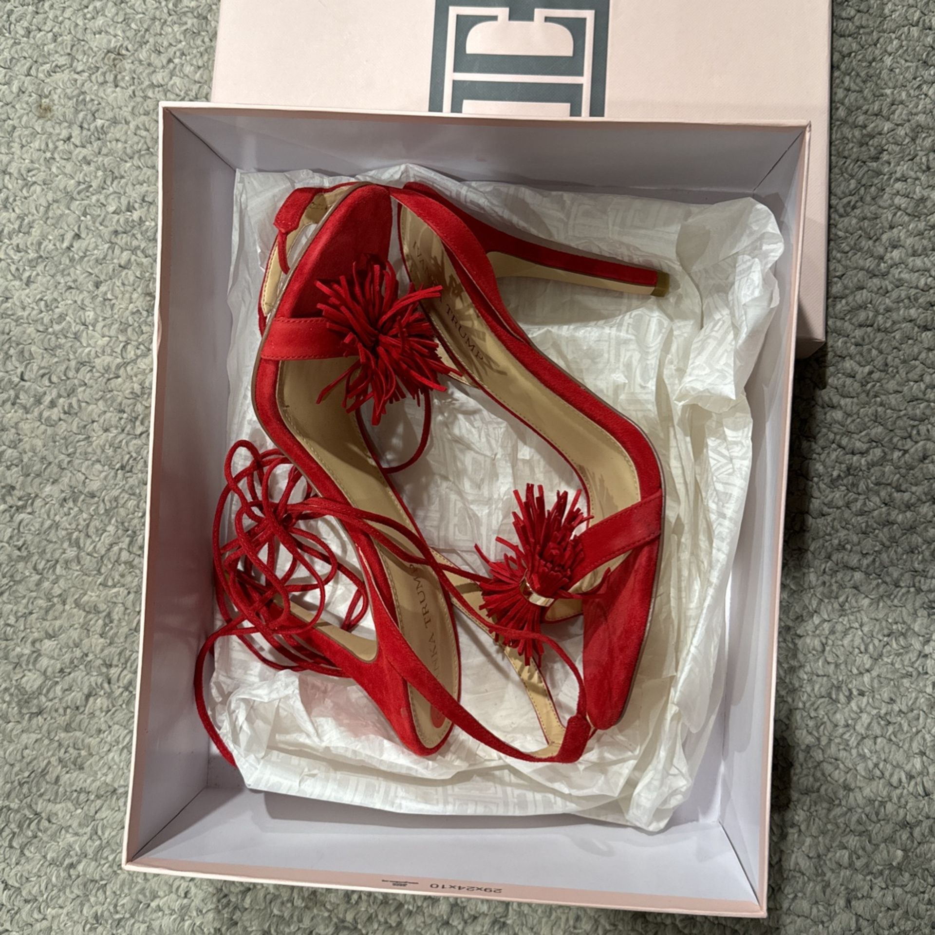 ❤️🔥New In box IT Red Suede Heels , size 9