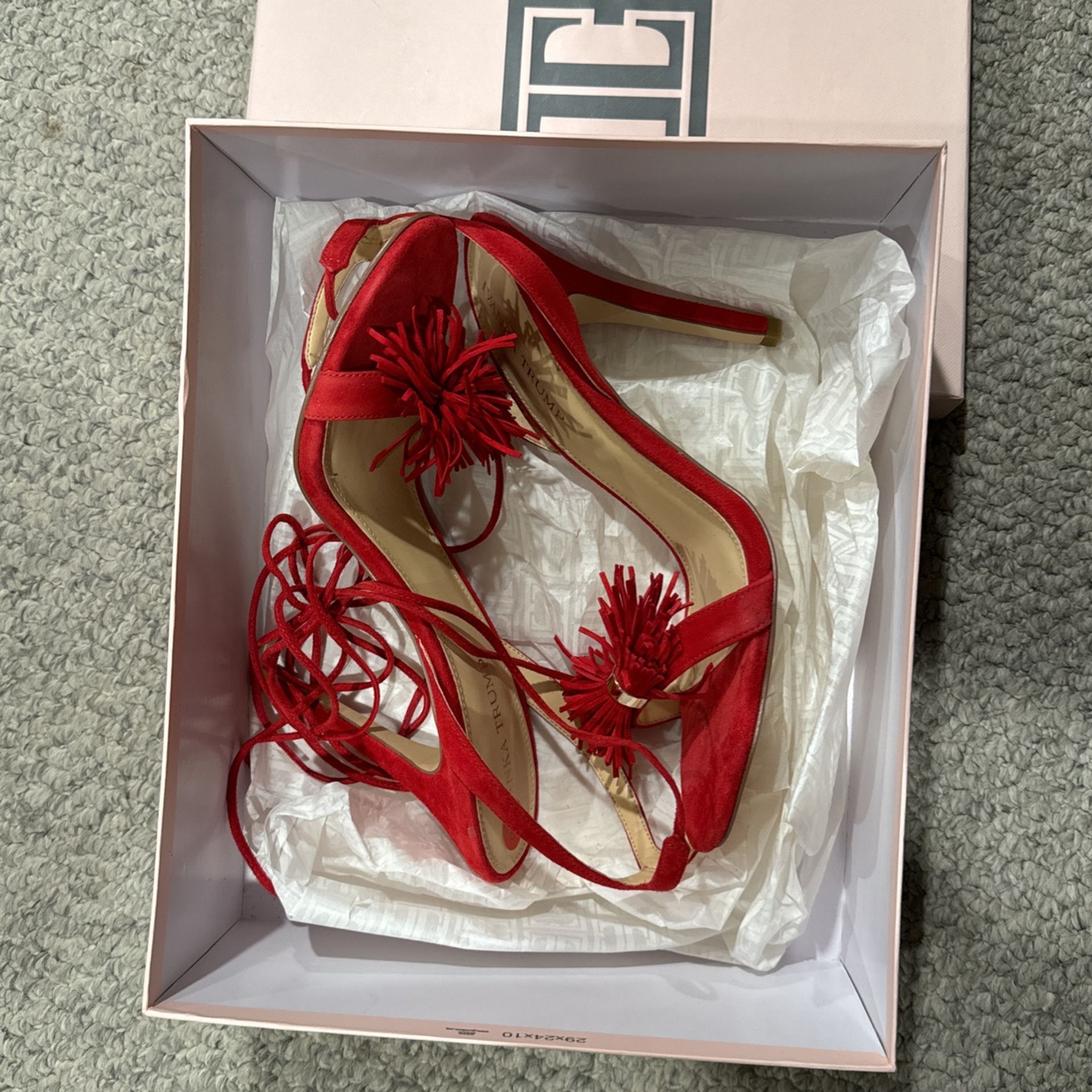 ❤️‍🔥New In box IT Red Suede Heels , size 9 