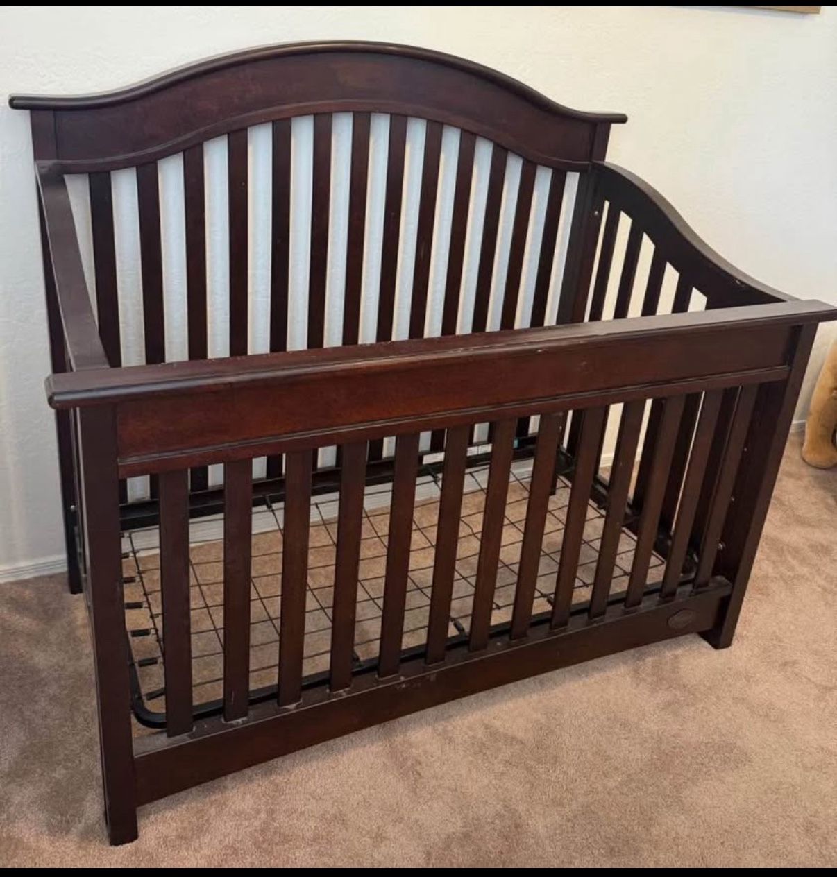Crib convertible to bed 3 in 1: FREE mattress and free bouncer