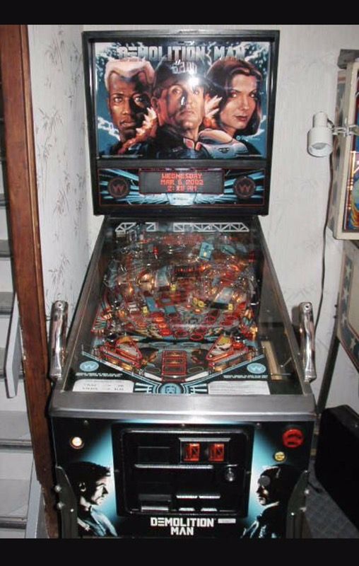 Demolition man pinball machine