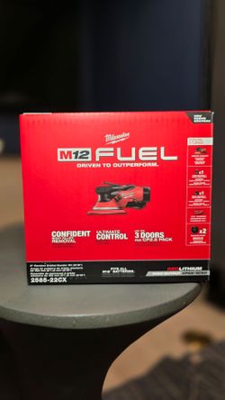 Milwaukee M12 FUEL Brushless Cordless 6 in. Random Orbital Sander Kit (3/16 in) with 2 x Batteries