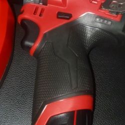 Milwaukee M12 Hammer Drill With Battery