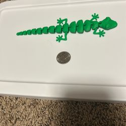 small toy lizard