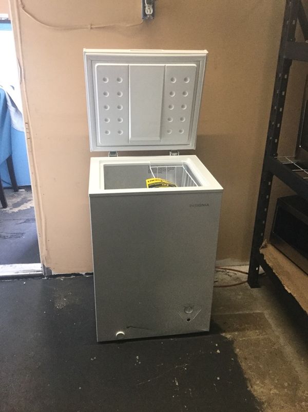Insignia 3.5 Cu. Ft Chest Freezer for Sale in Garden Grove