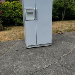 Refrigerator freezer