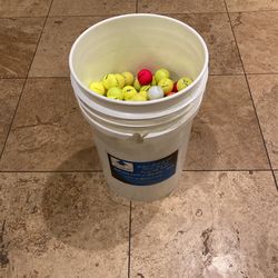 278 Golf Balls - Comes With Bucket