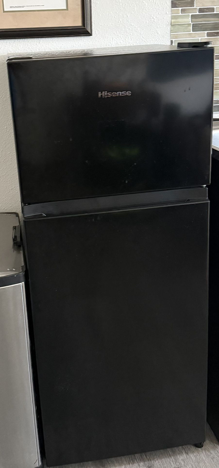 4.4-cu ft Mini Fridge with Freezer (Black) ENERGY STAR
