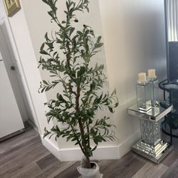 Pretty Artificial Plant Olive 🫒 Tree 5 Ft ! Brand New ( Ask For Price)