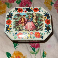 Daher Vintage Decorative Metal Tin