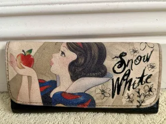 Loungefly Disney Snow White With Apple Wallet Rare RETIRED