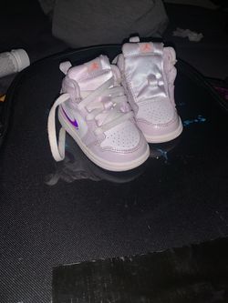 Jordan 1 Mid SE Barely Grape Iridescent Swoosh (TD)