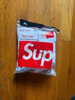 Supreme socks