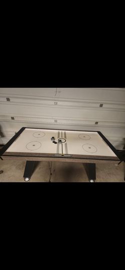 Air hockey table
