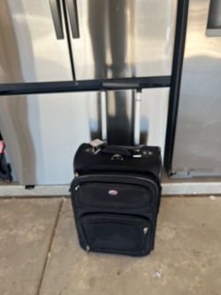 American Tourister Cabin Size 2-Wheel Rolling Softside Expandable Carry-on, Black