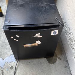 Mini Fridge 