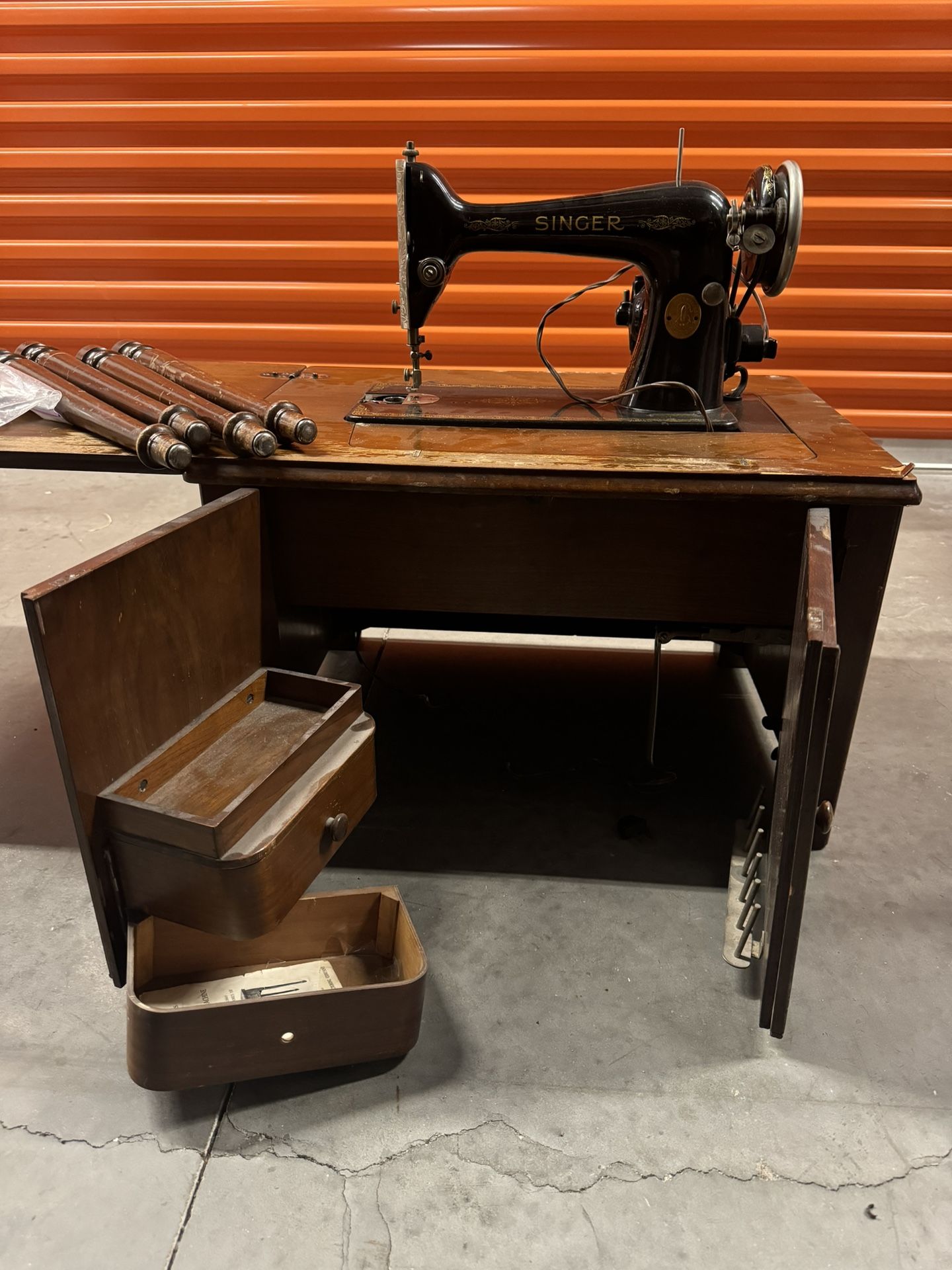 1930s Vintage Singer Sewing Machine Table With Drawers And Original Parts Pamphlets And Oil