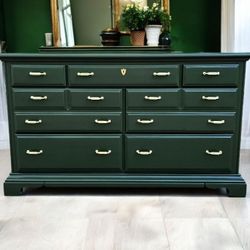 🌟 Dark Emerald Green Timeless Statement Dresser 🌟 