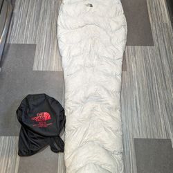 Beeline 900 Flight Series 3-Season Sleeping Bag by The North Face