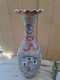 Large vintage Chinese porcelain rose medallion floor vase
