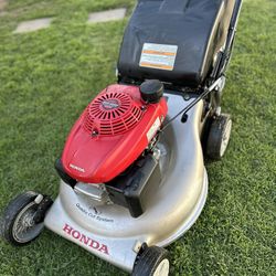 Lawnmower Honda HRR216 Gas Lawn Mower Self Propelled