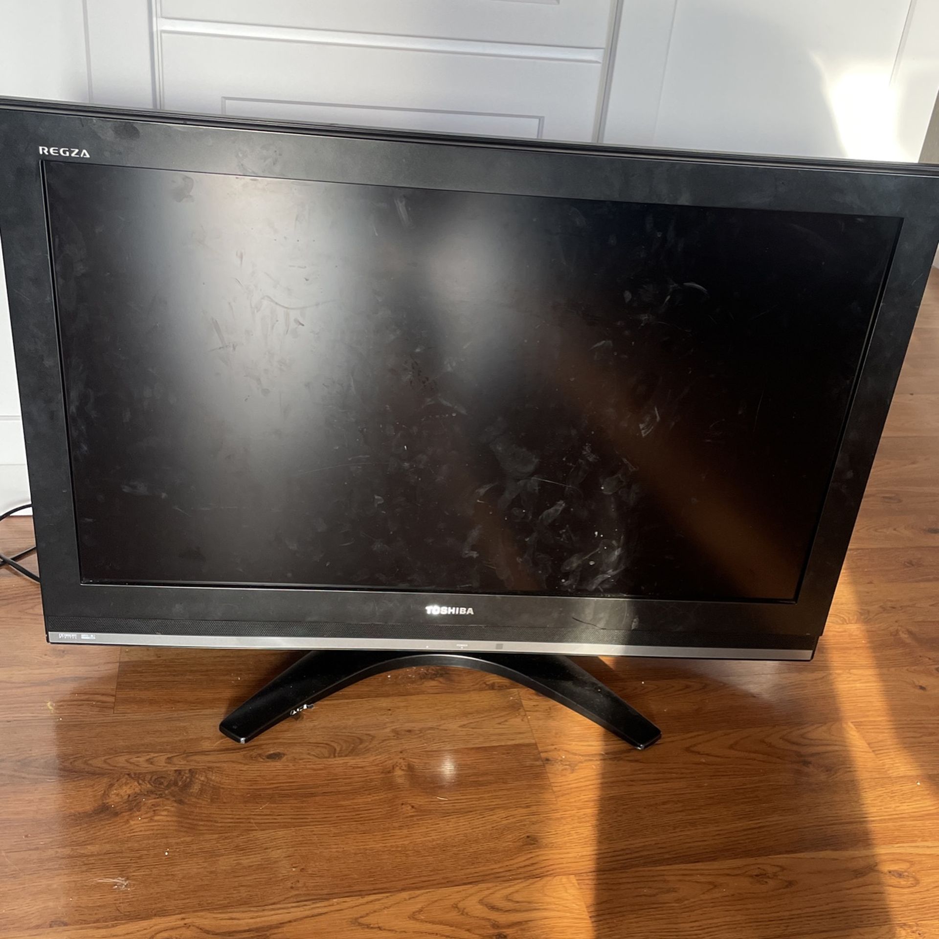 32” TV