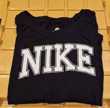 3x Womens Nike Shirt