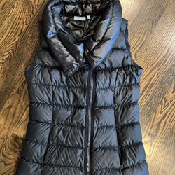 Like New women’s Athleta Black Puffer Vest, XS