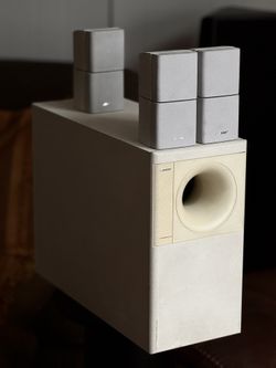 Bose Acoustimass 5 Series II - Subwoofer + 3 pairs of Cube Speakers