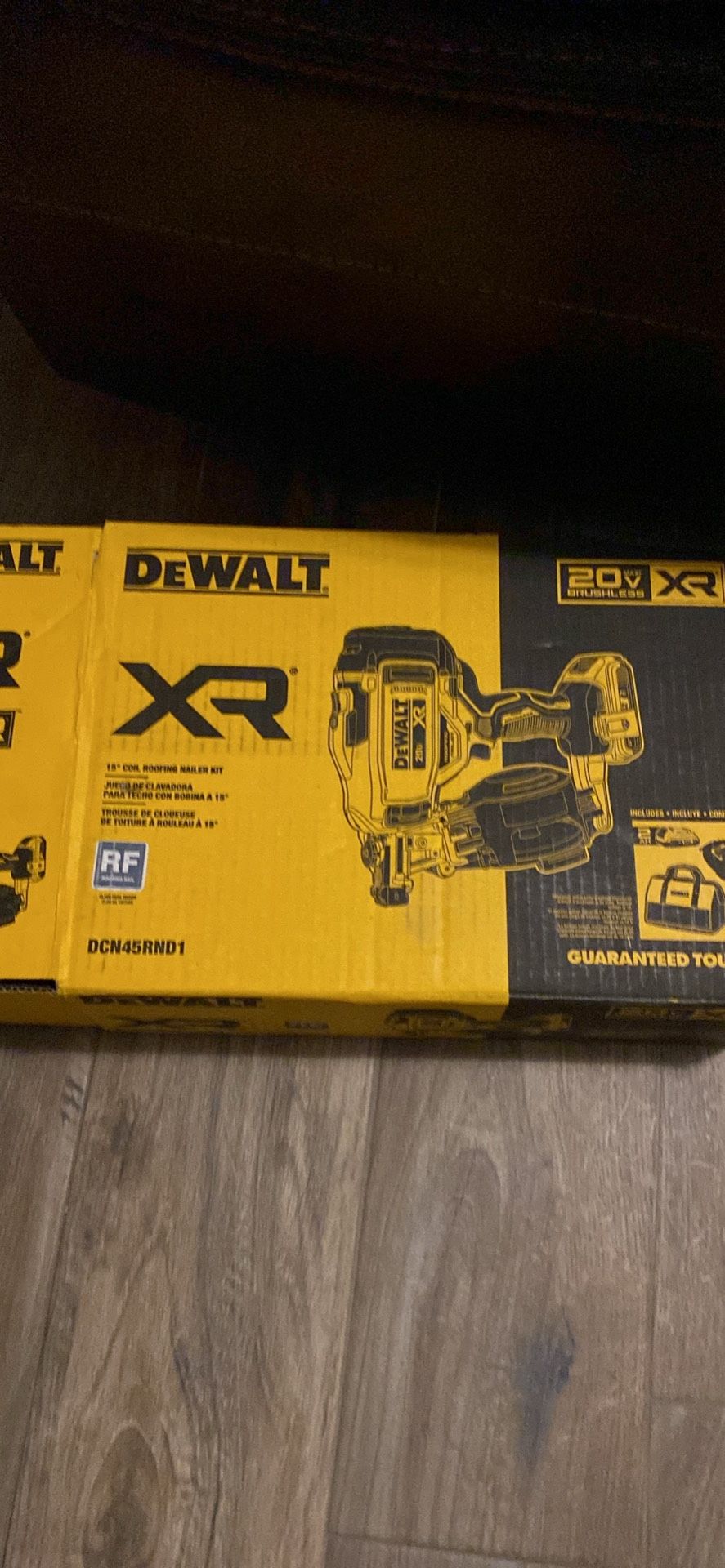 Dewalt XR 20Vmax Roofing Nail Kit