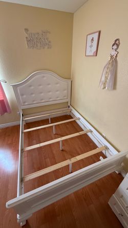 Full size white bed (padded headboard) Like New $400