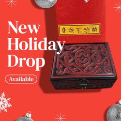 Chinese carved lacquerware box featuring a red-and-black "ruyi cloud" pattern. 