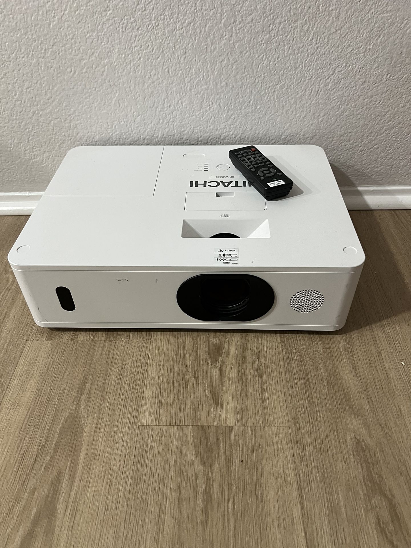 🎥 Hitachi CP-WU5500 LCD Projector w/ Remote – 5200 Lumens –TESTED