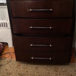 Queen Bedroom  Set  Very Good Condition   450,00 Best Offer