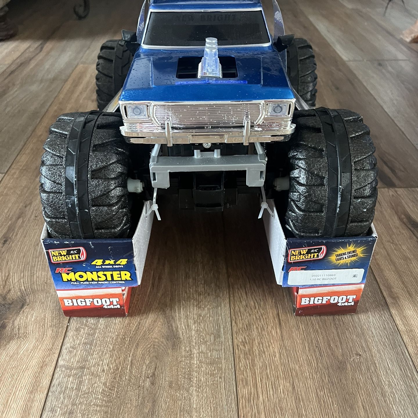 New Bright (1:10) Bigfoot Battery RC Remote Control Monster Truck with  Lights for Sale in Agua Dulce, CA - OfferUp