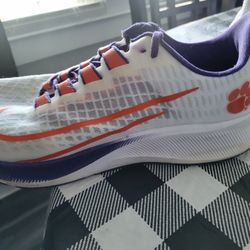 CLEMSON NIKE SHOES. WAS ASKING 50.00 TODAY I.LL TAKE 35.00 NOT NEW.   SIZE 13