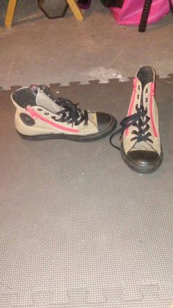 Boys hightop converse size 3