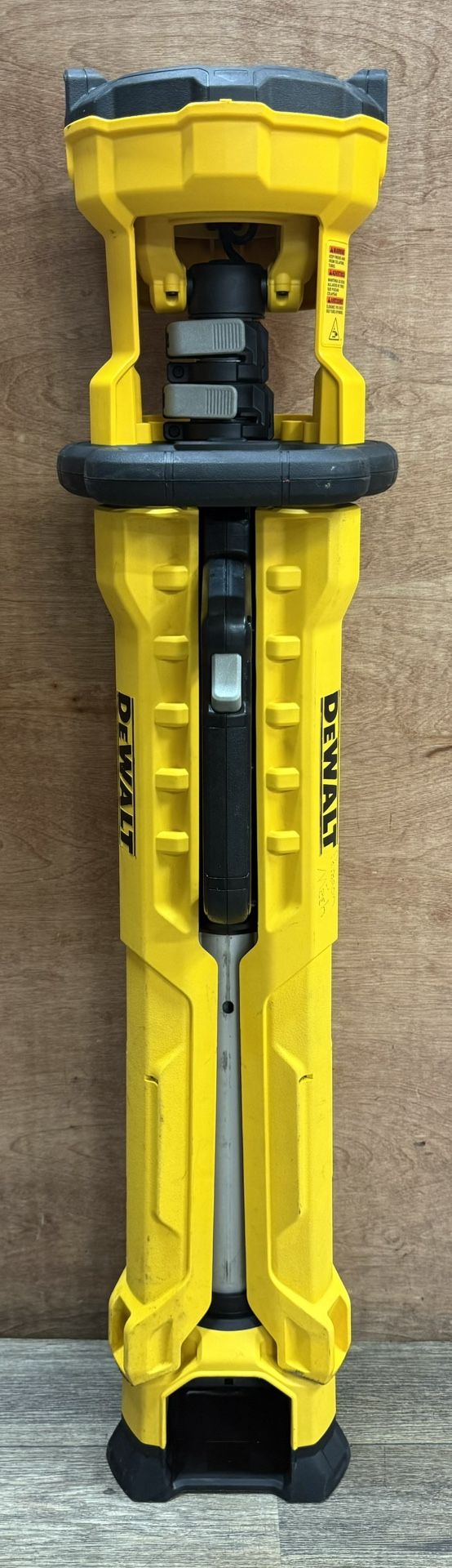 Dewalt 20V Max 3000 Lumen Adjustable LED Tripod Light